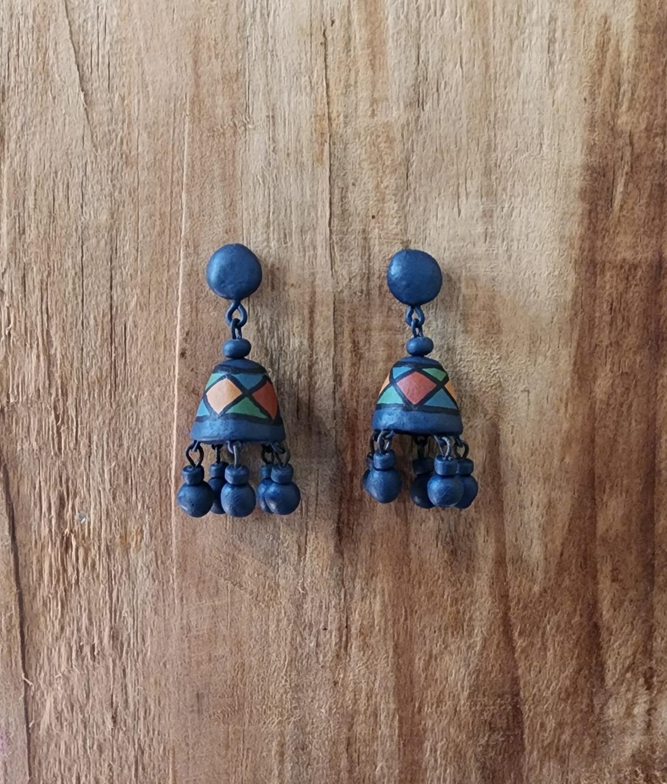 Brinco fabricado na linha fosca